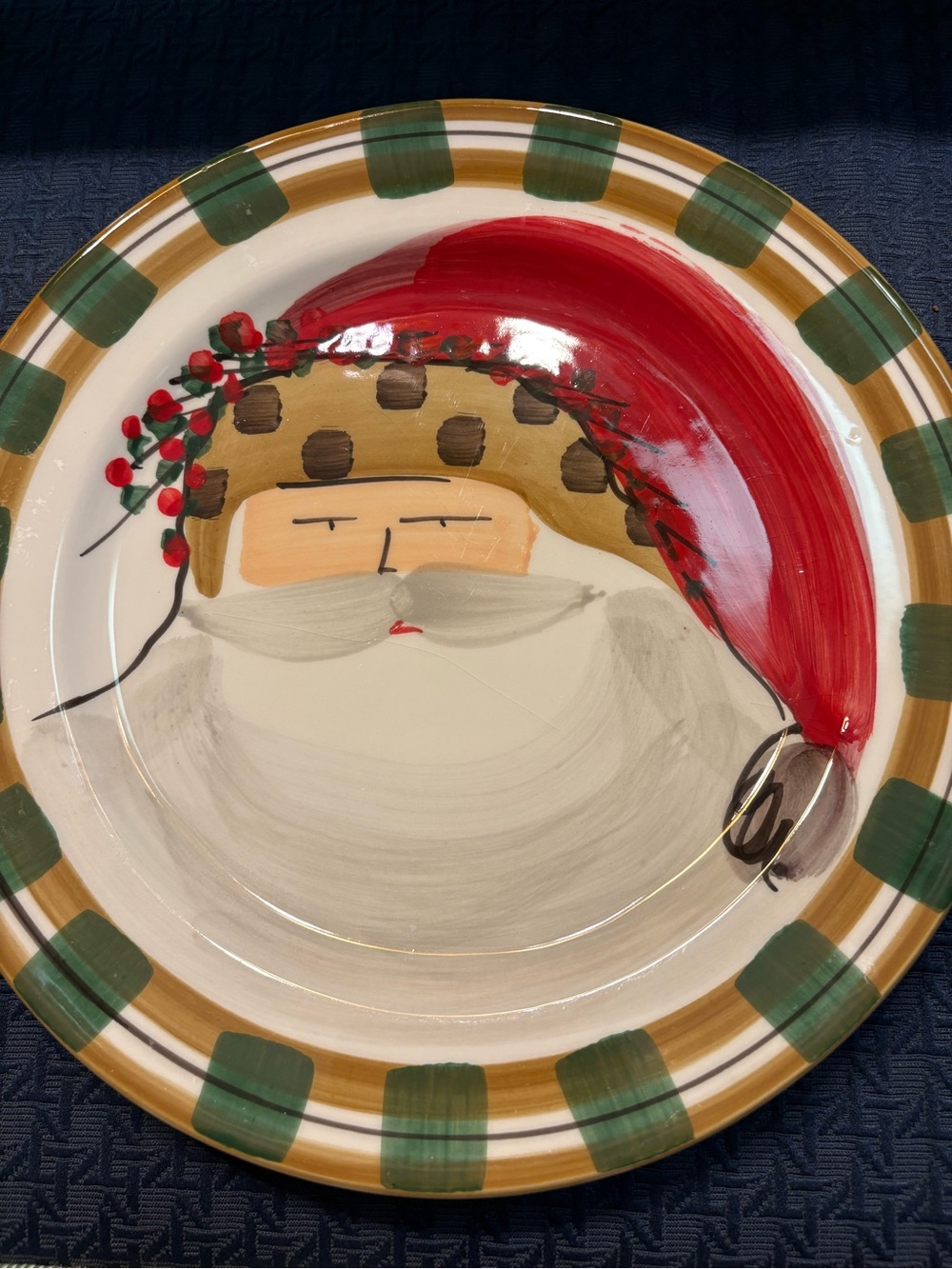 Vietri Old Saint Nick Christmas Handpainted Dinner Plate in perfect condition